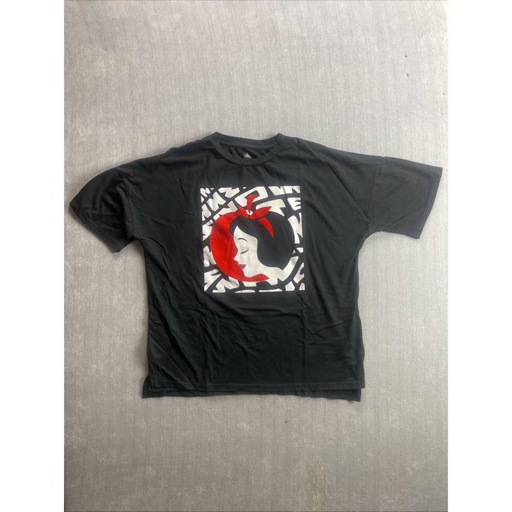 Disney Store T-Shirt Snow White Red Velvet Apple Black Shirt Short Sleeve Large